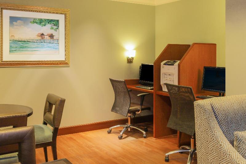 Staybridge - Gulf Coast, An Ihg Resort North Naples